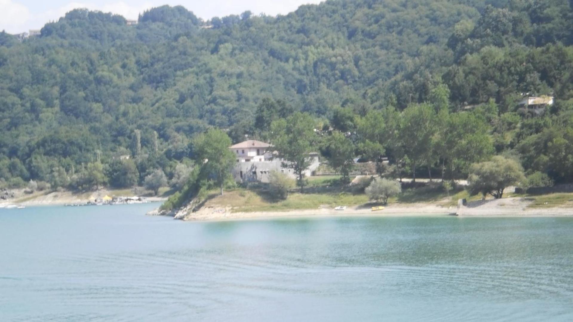 Agriturismo Incantesimo Del Lago Salto Varco Sabino Ngoại thất bức ảnh